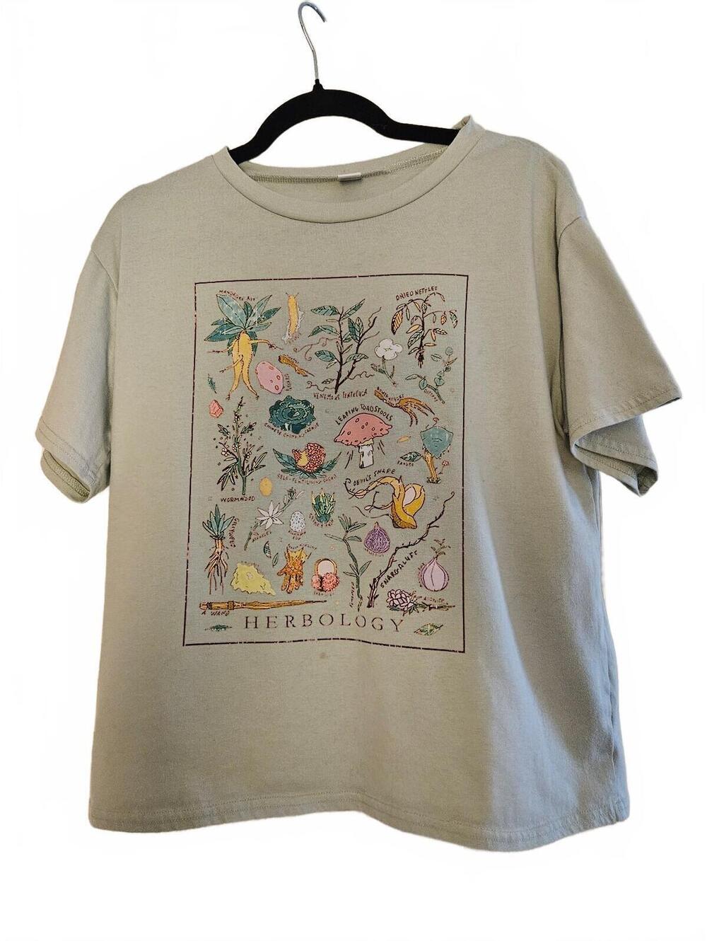 Romwe Herbology Harry Potter Inspired Graphic T-Shirt Size Medium (US 6/EUR 38)